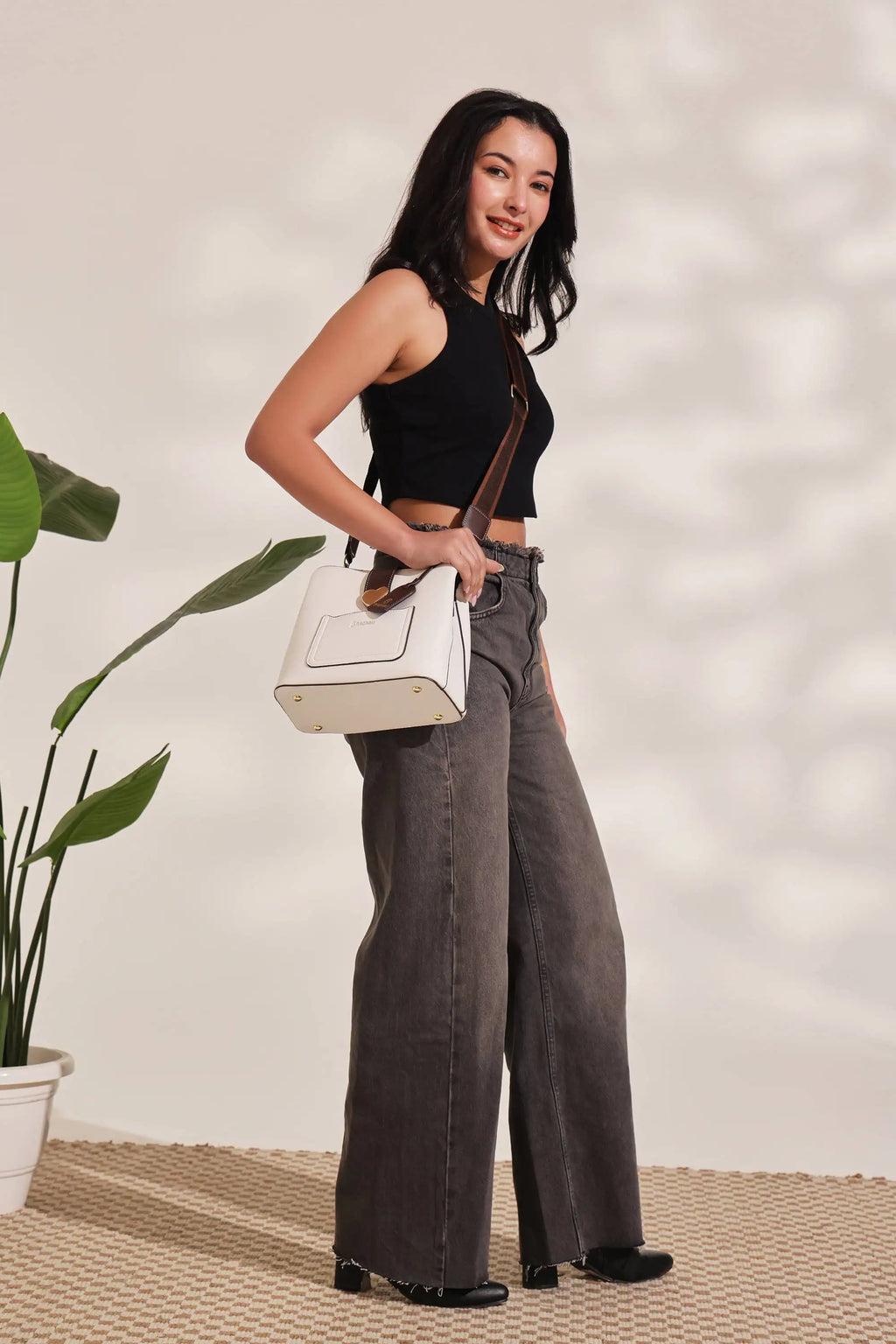 The Heart Locked Dual-Strap Handbag (White)